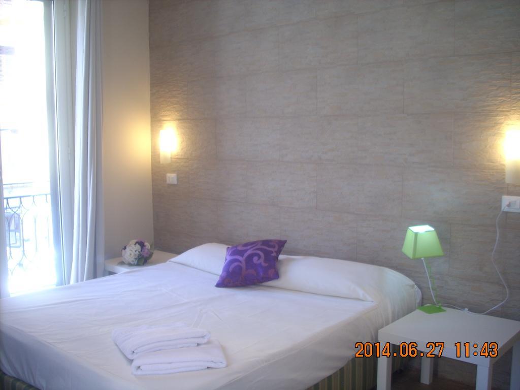 Casa Aurelia Otel Palermo Oda fotoğraf